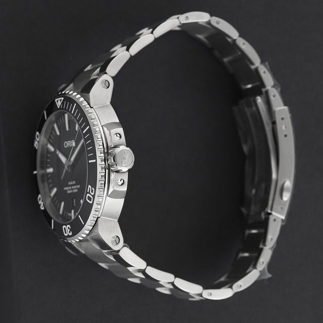 Oris Aquis 01 733 7730 4134-07 8 24 05PEB Image 3